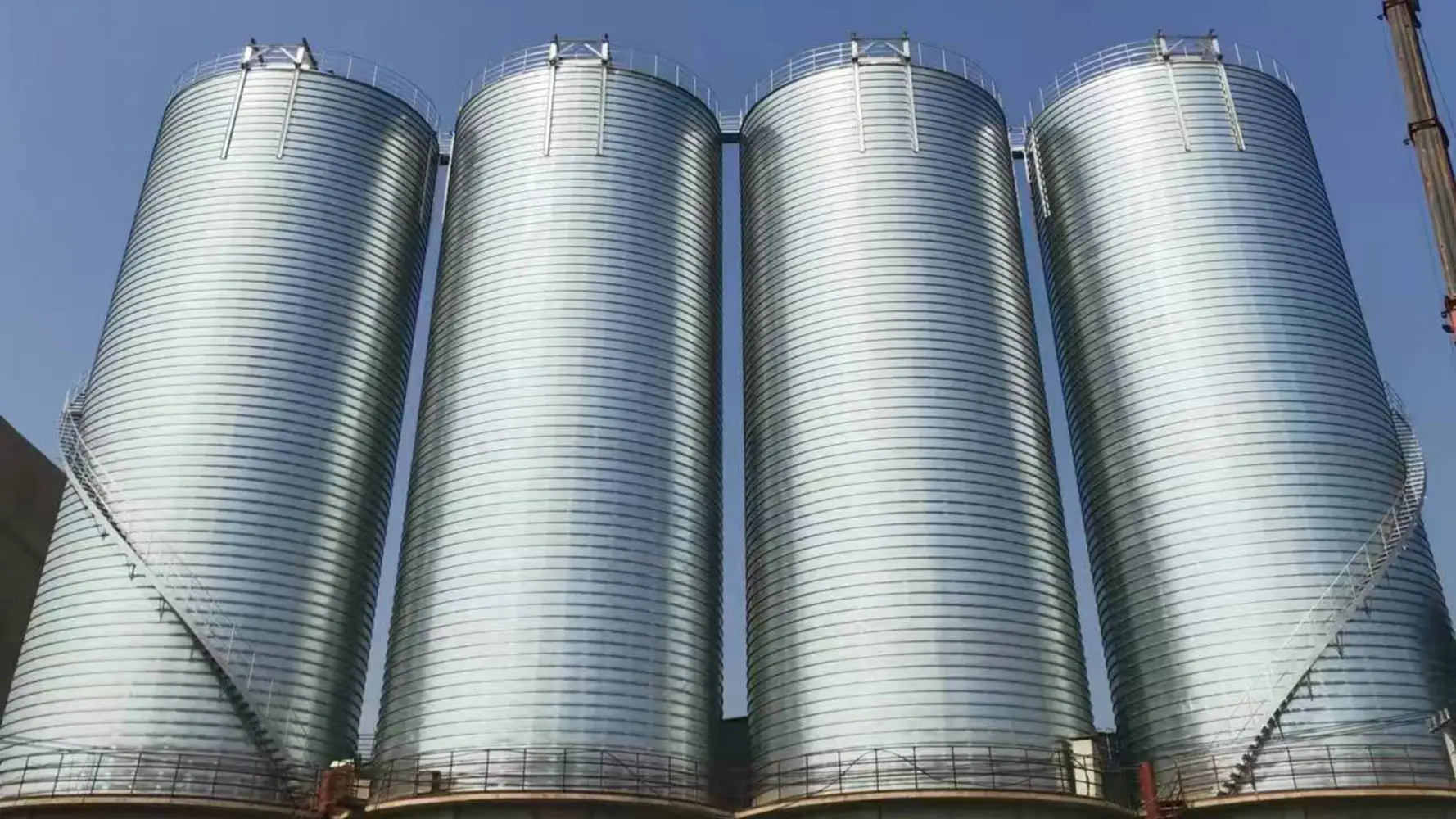 Gypsum steel silo